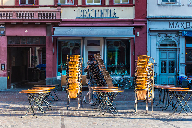 StuhlGang - Setting the Outdoor Tables for Another Beautiful Fall Day (000°)