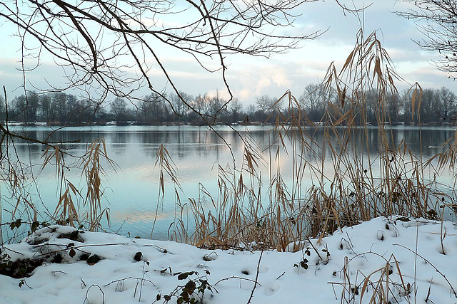 Schnee am See