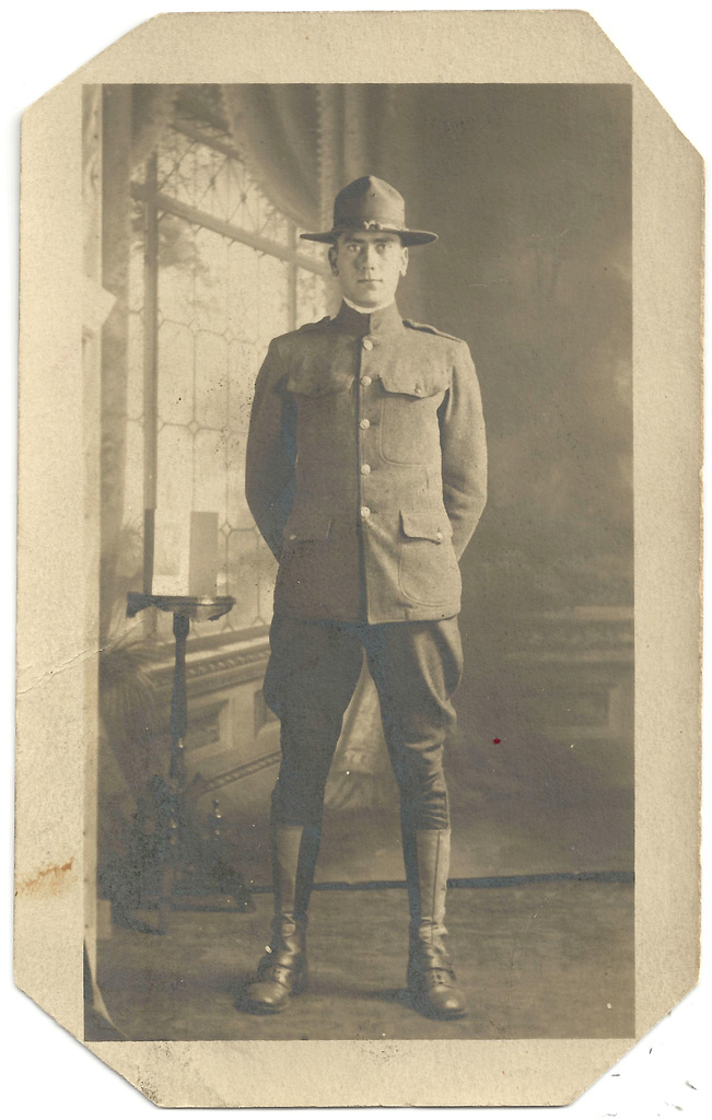 MN1052 FLIN FLON - (ELMER HACKMAN IN UNIFORM, LOUISVILLE)