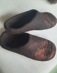 felt slippers with flax decoration