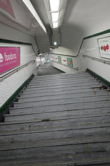 escaliers station métro Pyrénées