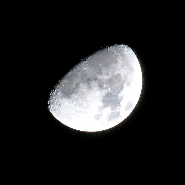 La lune à Angers le 26 janvier .