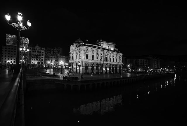 Teatro Arriaga en la noche