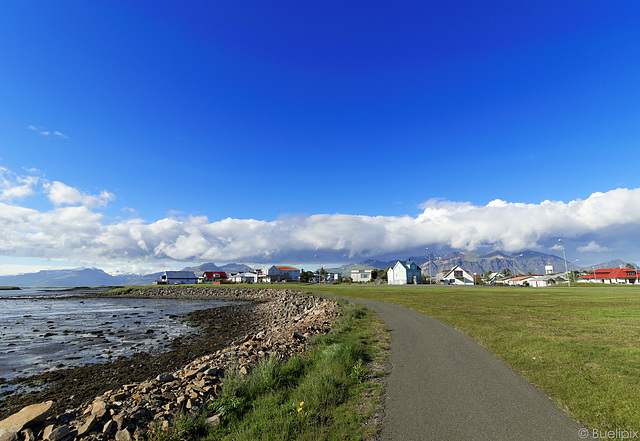 Lauf- und Radweg -> Hlaupa og hjólastígur (© Buelipix)