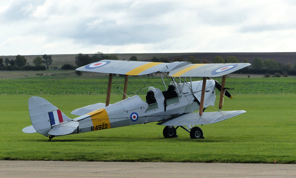 R4922/G-APAO at Duxford - 11 October 2020