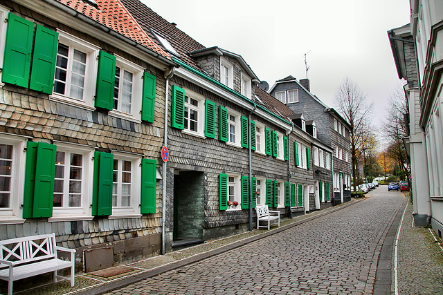 Häuserreihe an der Garnisonstraße (Solingen-Gräfrath) / 16.11.2017