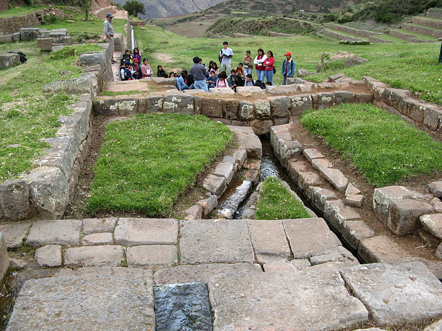 School children at Tipón - Irrigation system.