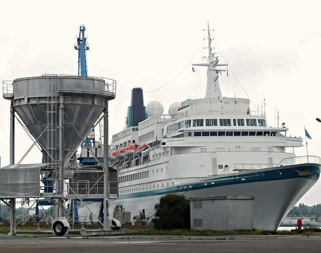 l'albatros en escale au PORT DE LORIENT