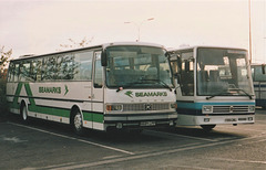 Seamarks 198 (Q684 LPP) and Wilfreda-Beehive 25 (F89 CWG) at Gatwick Airport – 4 Nov 1990 (132-4)