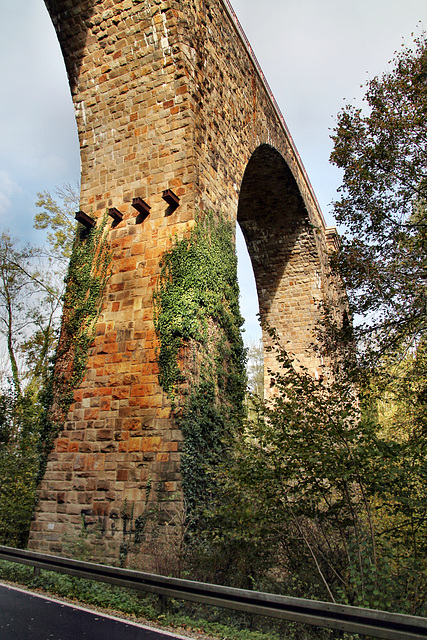 Viadukt der ehem. Niederbergbahn über dem Vogelsangbachtal (Heiligenhaus-Isenbügel) / 1.11.2023