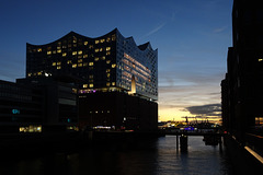 Elbphilharmonie @ night & PiP