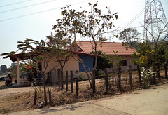 Pylône et bâtiments (Laos)