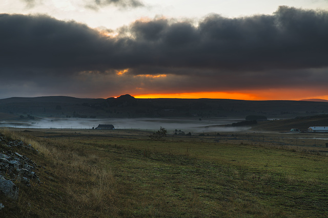 Lever de soleil sur l'Aubrac.