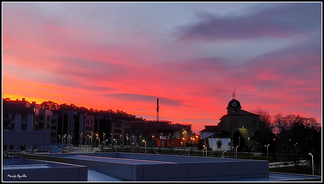 Puesta de sol  bermellón desde mi balcón.