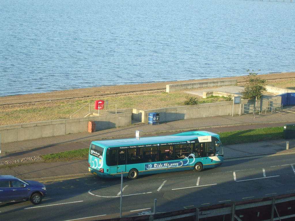 An Arriva Optare Versa on the seafront at Southend - 25 Sep 2015 (DSCF1772)