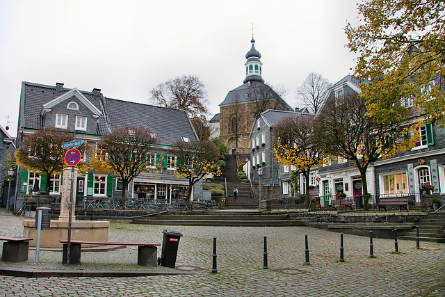 Marktplatz mit Kirchtreppe (Solingen-Gräfrath) / 16.11.2017