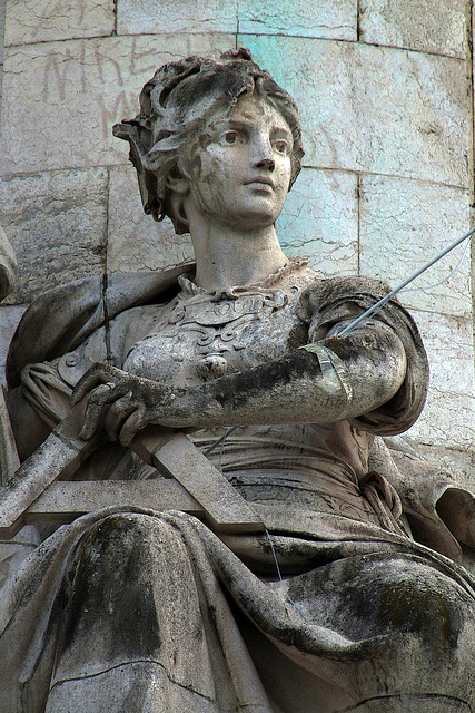 Egalité - Bas relief place de la République à Paris .