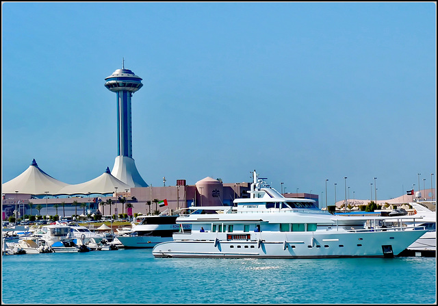 AbuDhabi : Marina Mall , il porto e la torre per la vista panoramica della città