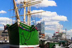 Historische Schiffe vor modernem Hintergrund (PiP) Historische Schiffe vor modernem Hintergrund (PiP)