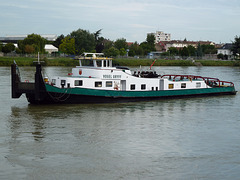 Schubschiff und Schlepper VOGEL GRYFF im Rheinhafen Basel