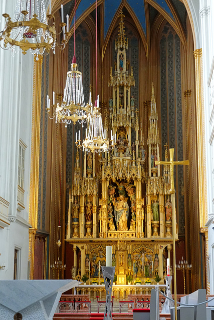 Golden reredos