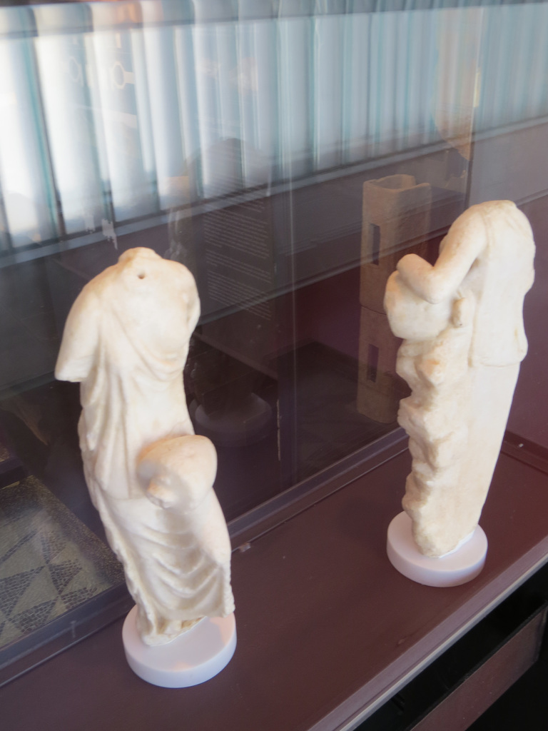 Musée archéologique de Zadar : porteuses d'hydries.