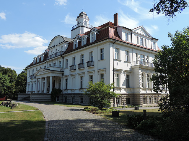 Schloss und Gut Genhagen