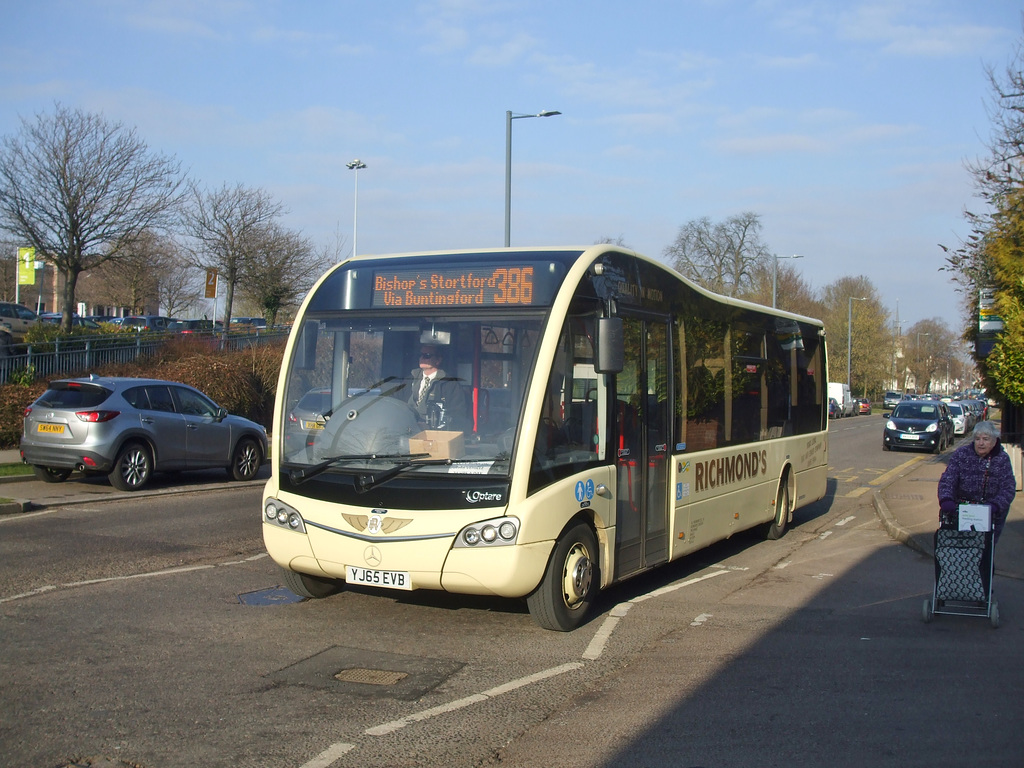 DSCF0761 Richmond’s Coaches YJ65 EVB in Baldock - 23 Feb 2018