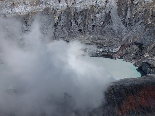 Lago en el volcán Poac, Costa Rica