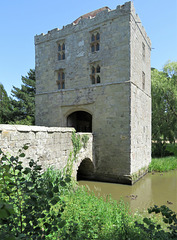 michelham priory, sussex   (2)c15 gatehouse, c16 bridge