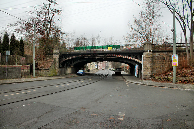 Brücke der ehem. Rheinischen Eisenbahnstrecke über der Ückendorfer Straße (Wattenscheid) / 7.01.2017