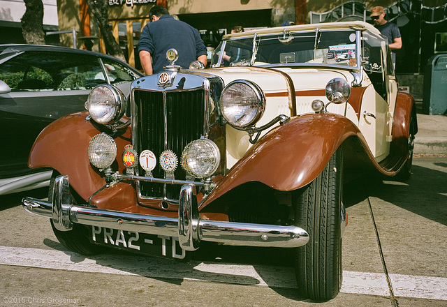 1952 MG TD Midget - Fuji GSW690II - Reala 100