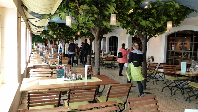 Biergarten im 10. Stock auf der AIDAsol