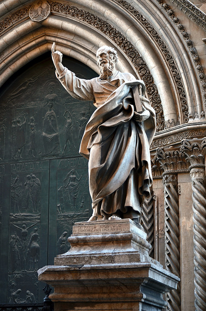 Palermo Cathedral, Statue at West Gate