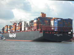 Hong Kong Express kurz vorm anlegen Hong Kong Express kurz vorm anlegen