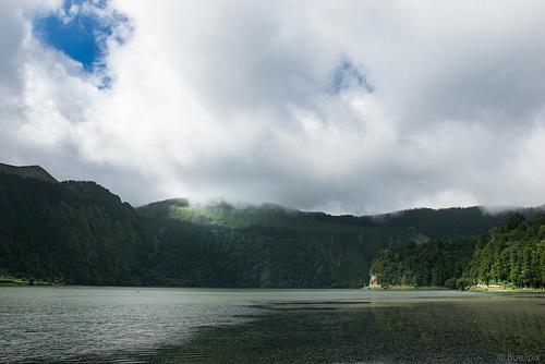 Lagoa das Sete Cidades (© Buelipix)