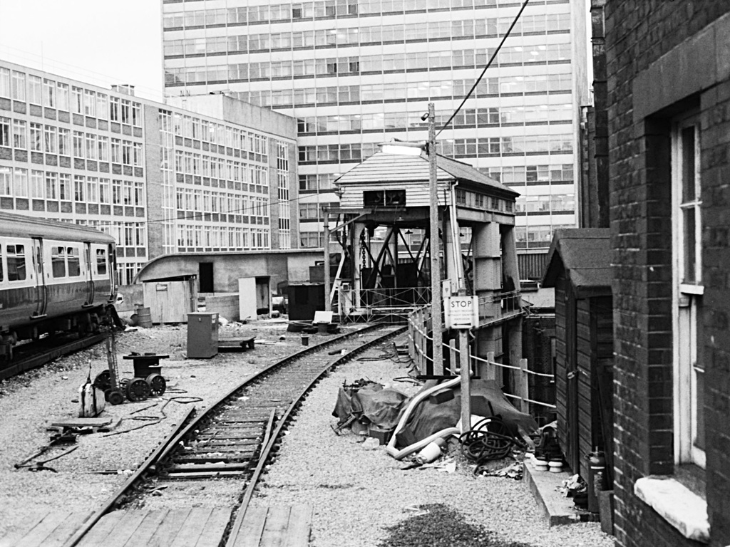 1988-Waterloo-Armstrong lift (34-BW)