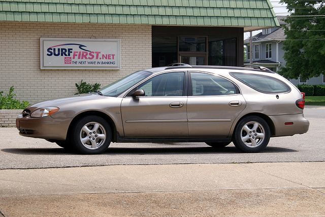 Ford Taurus Station Wagon