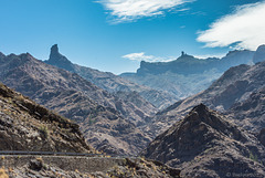 Blick vom Mirador del Molino zum Roque Nublo und zum Roque Bentayga -> siehe P.i.P. (© Buelipix)