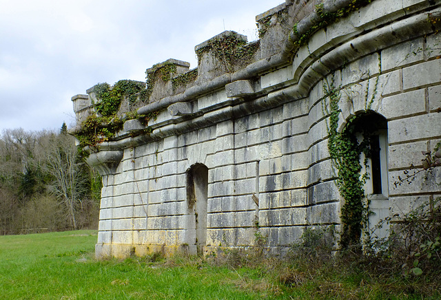 Remparts du château de La  Rochebeaucourt