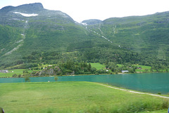 Lago en el valle de Naeroy