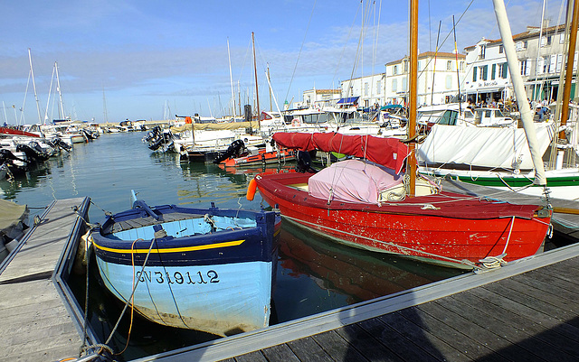 Monsieur Van Gogh a oublié ses bateaux (ile de Ré France.Port de "La Flotte")