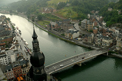 Vue plongeante sur Dinant (B)