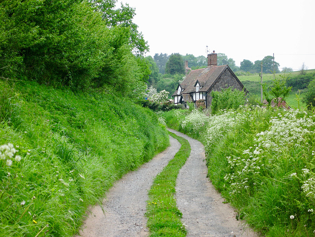 Path from the A442 towards Winscote with Keepers Cottage on the right