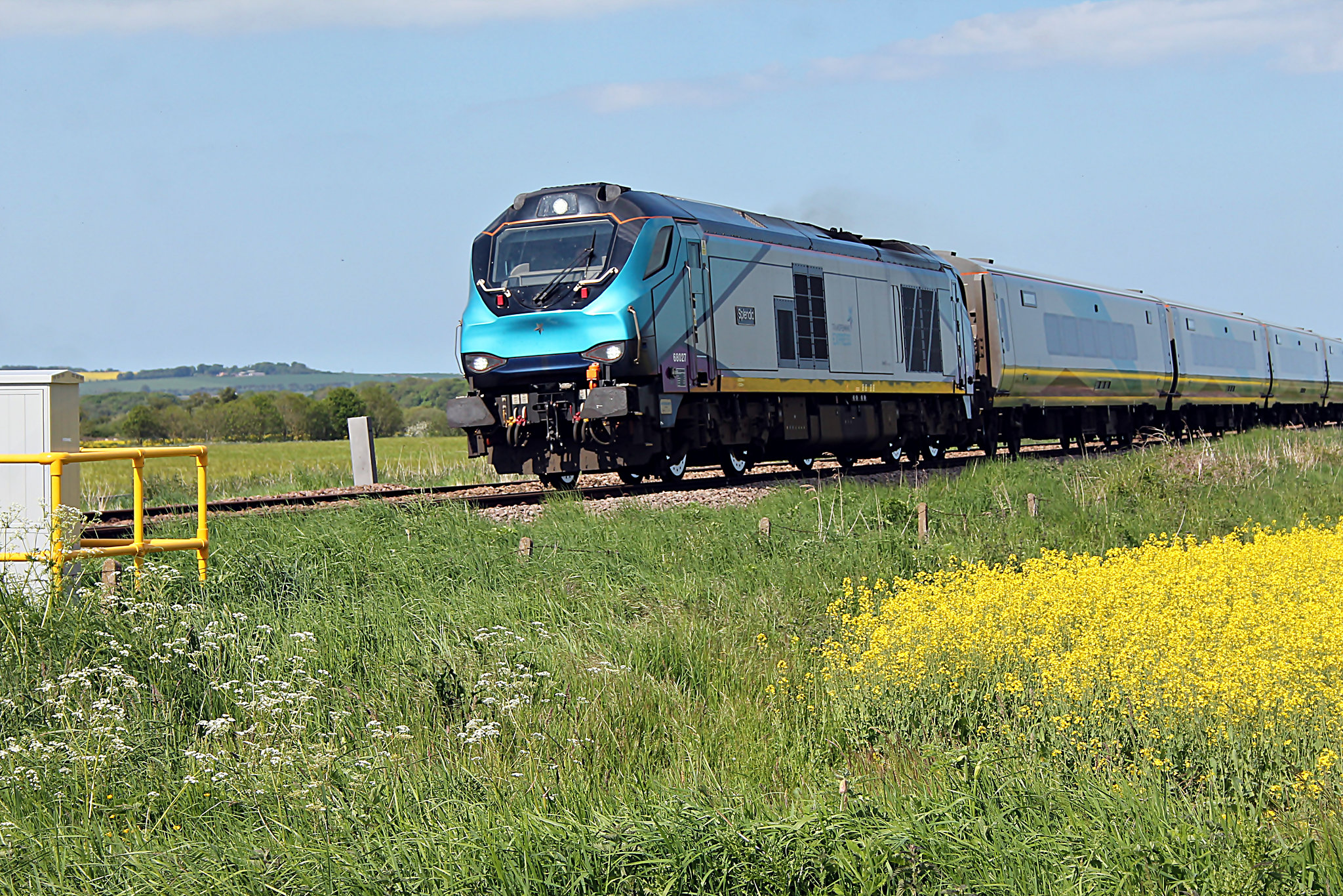 TPE 68027 SPLENDID at Willerby Carr Crossing with 1T72 15.34 Scarborough - York  5th June 2021.