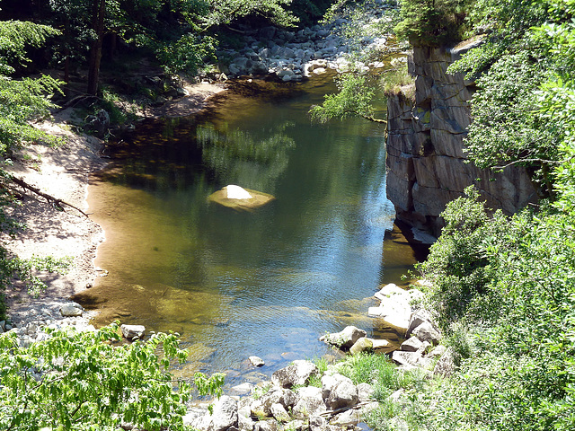 Schlucht mit wenig Wasser