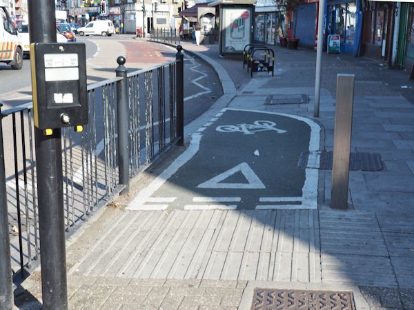 Pointless bike lane