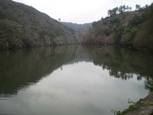 Zêzere River.