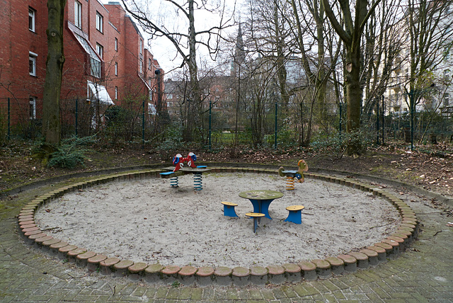 spielplatz-1200756-co-20-03-15