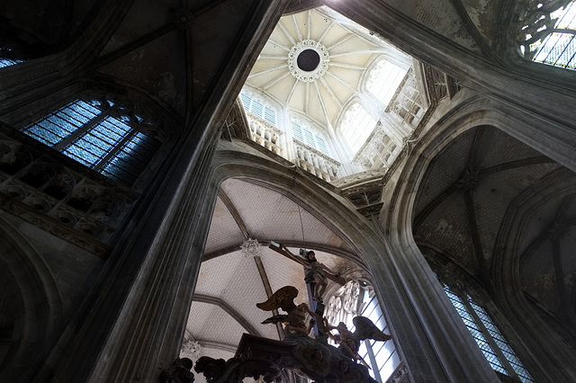 Sous la tour-lanterne de l'église St-Maclou à Rouen